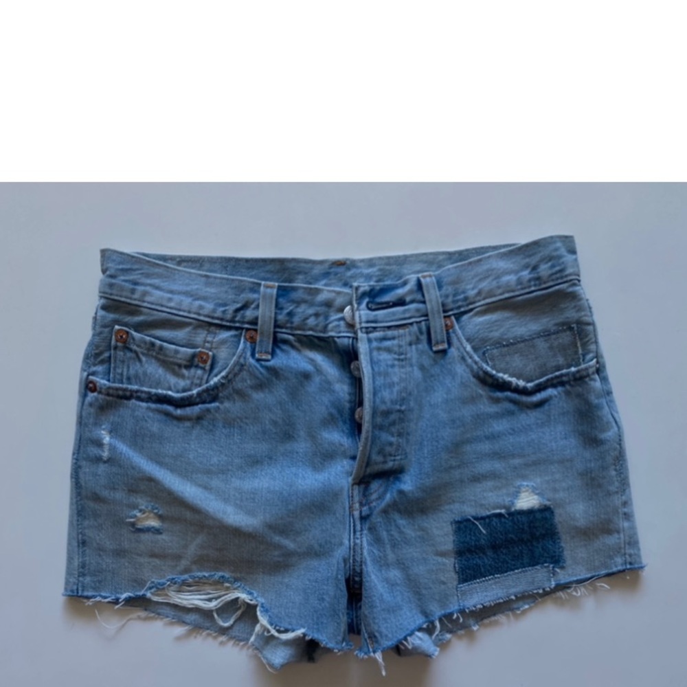 Levi’s shorts size 27.